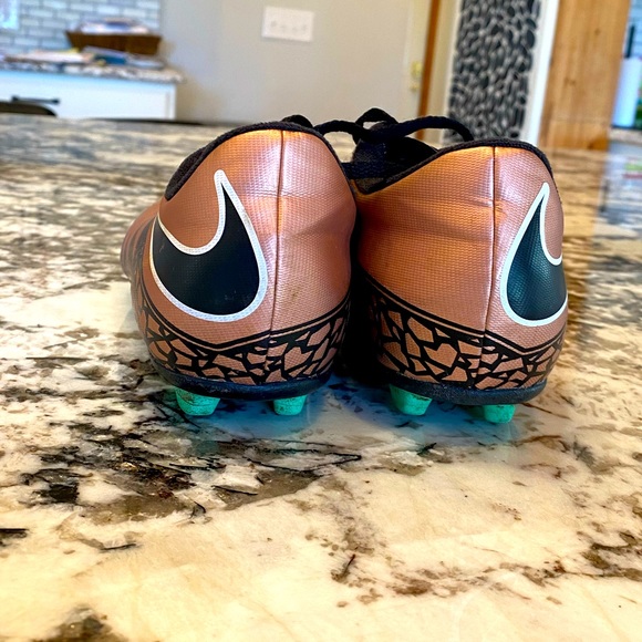 Nike soccer cleats size 5.5Y Rose Gold Copper worn one season great condition - Picture 7 of 9